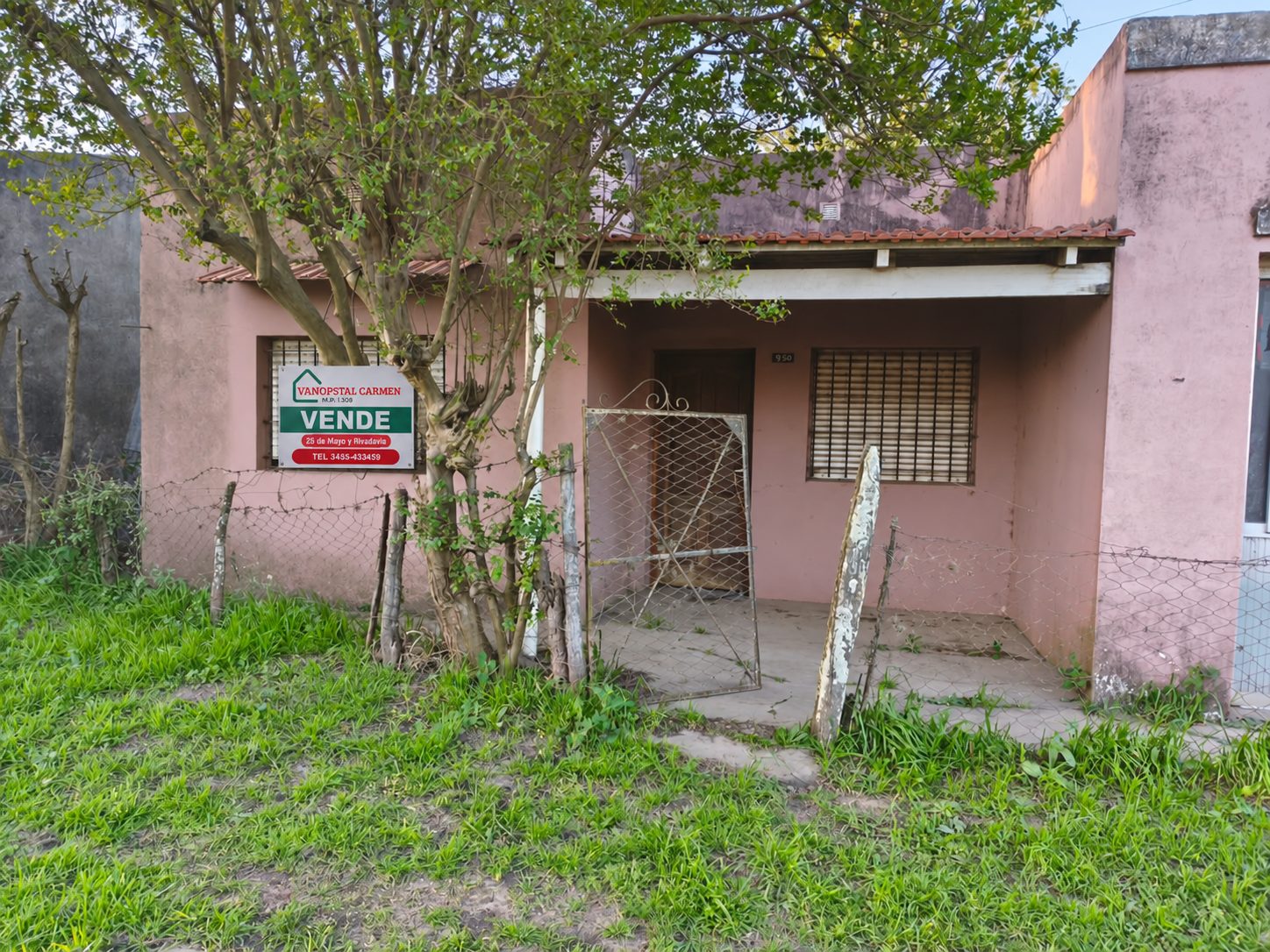 CASA AMPLIA A REFACCIONAR